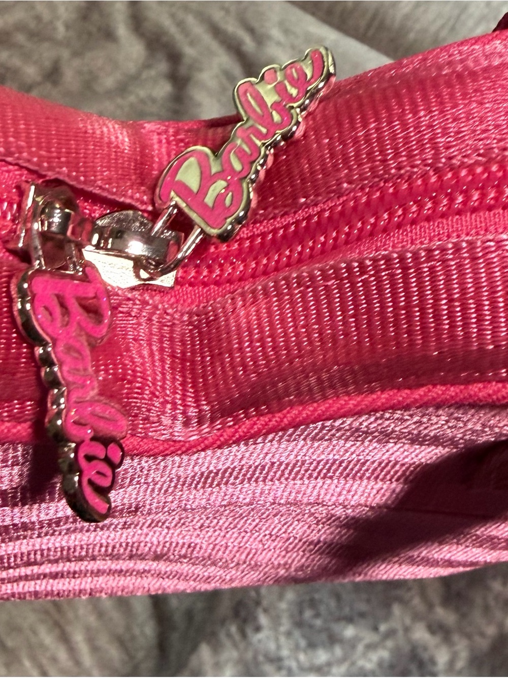 Harvey’s Barbie crossbody bag with charm - Picture 4 of 4
